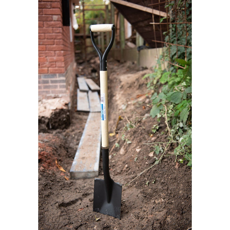 Silverline Silverline 1100mm Digging Spade Gardening Landscaping Shovel Wooden Shaft Gt35